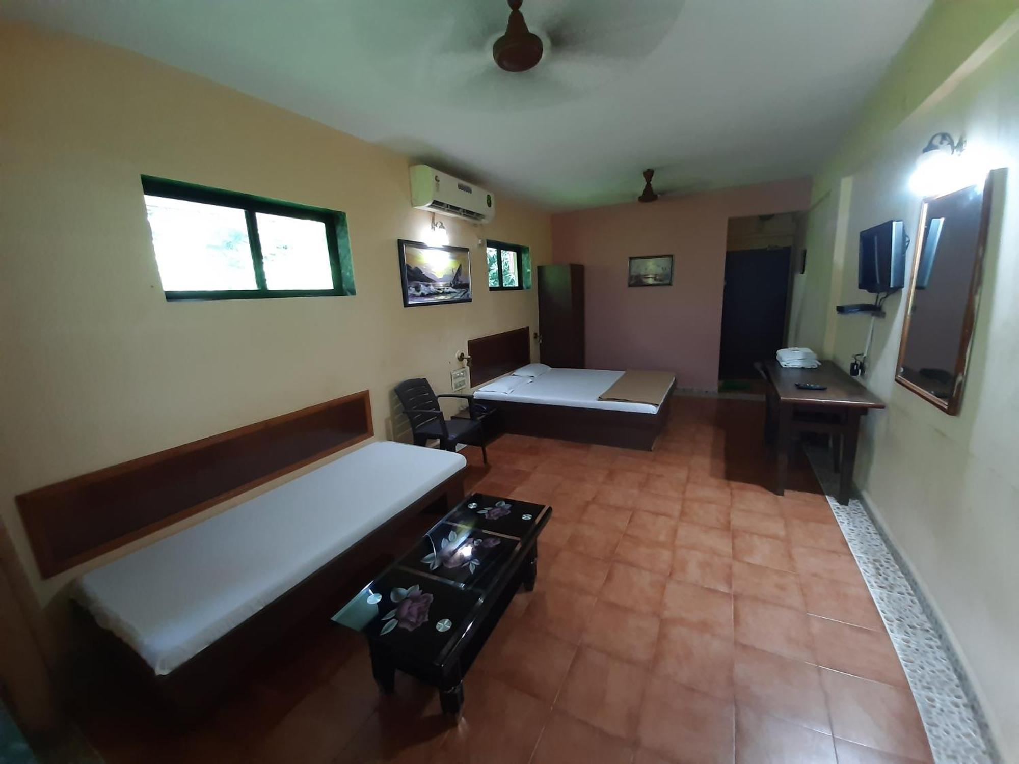 Seawoods Beach Hotel Dahanu Quarto foto